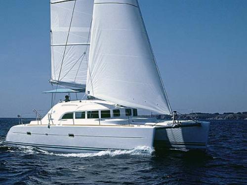 Katamaran Lagoon 380 chartern in Marina Kremik