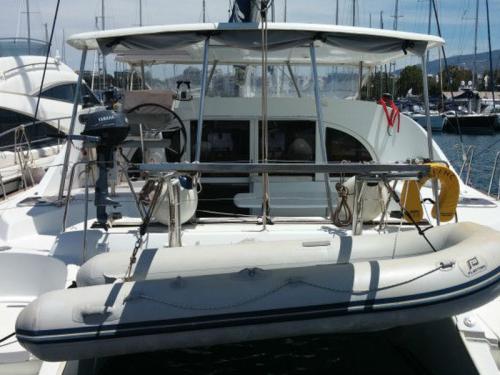 Kat Lagoon 380 chartern in Palairos Marina