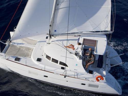 Cat Lagoon 380 for rent in Toulon