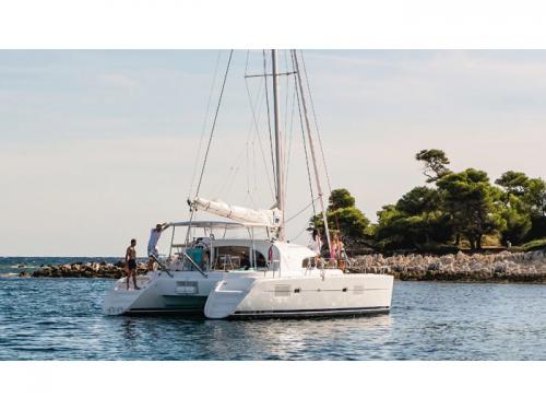 Cat Lagoon 380 available for charter in Marina di Salivoli
