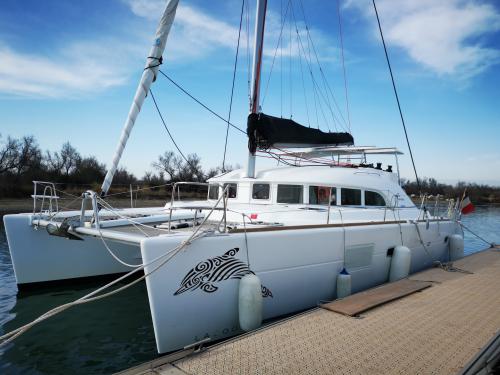 Catamaran Lagoon 380 for rent in Ajaccio