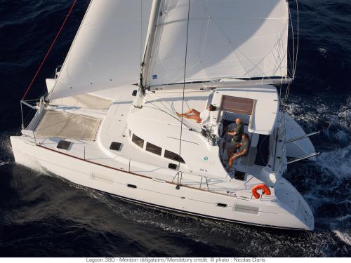 Katamaran Lagoon 380 Yachtcharter in Marina Le Marin