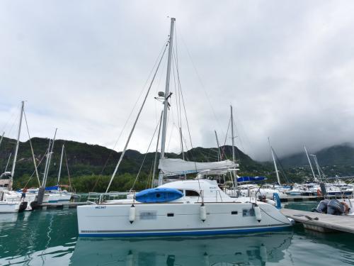 Catamaran Lagoon 380 for hire in Ko Chang