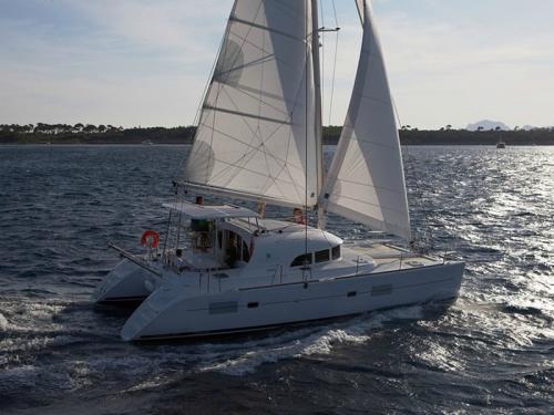 Katamaran Lagoon 380 chartern in Marina Lefkas