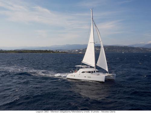 Kat Lagoon 380 Yachtcharter in Stock Island Marina