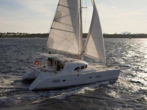 Catamaran Lagoon 380 for charter in Gouvia