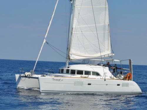 Cat Lagoon 380 for hire in Lavrio