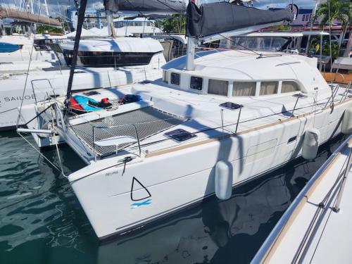 Catamaran Lagoon 380 for rent in Pointe a Pitre