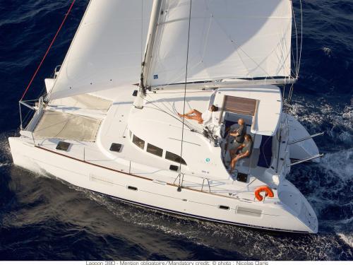 Catamaran Lagoon 380 for rent in La Trinite sur Mer