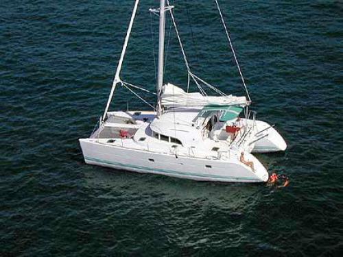 Catamaran Lagoon 380 for hire in Volos Harbour