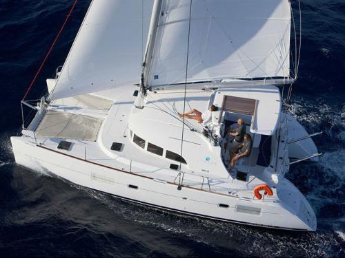 Cat Lagoon 380 for rent in Parikia