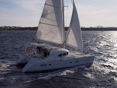 Cat Lagoon 380 S2 for rent in Vaitape