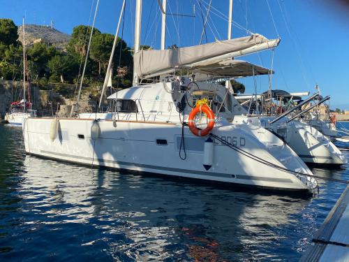 Katamaran Lagoon 380 S2 Yachtcharter in Palermo