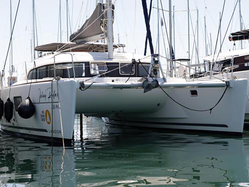 Kat Lagoon 380 S2 chartern in Marina Punat