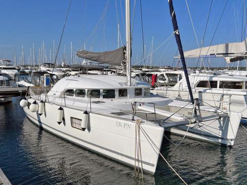 Cat Lagoon 380 S2 for charter in Marina Punat