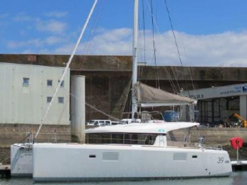Kat Lagoon 39 Yachtcharter in Tourlos Marina