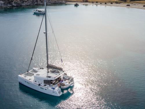 Catamaran Lagoon 39 for charter in Nydri