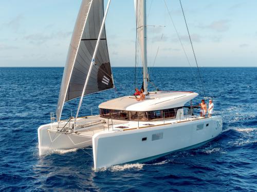 Cat Lagoon 39 for hire in Lefkas Marina