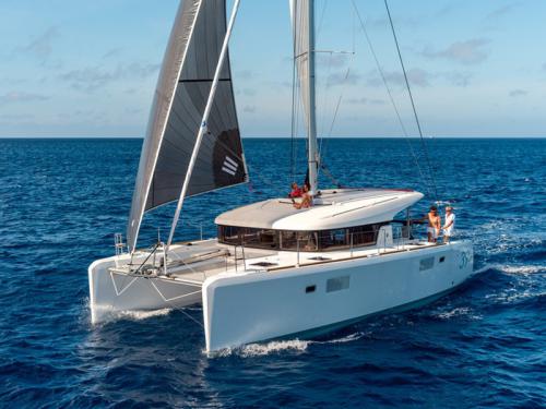 Katamaran Lagoon 39 chartern in Poltu Quatu Marina