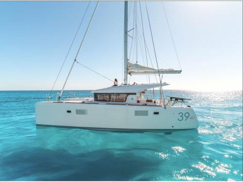 Cat Lagoon 39 for charter in Gouvia