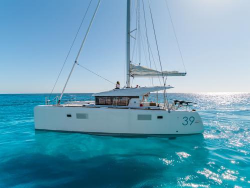 Catamaran Lagoon 39 for hire in Palma