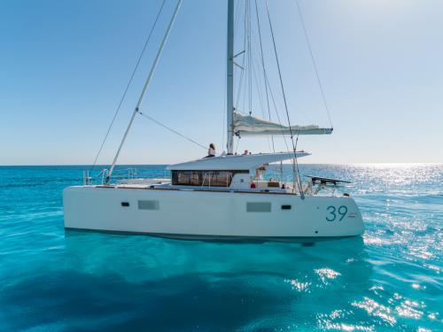 Kat Lagoon 39 Yachtcharter in Tourlos
