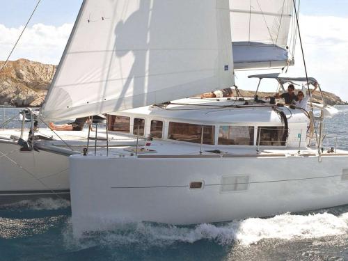 Cat Lagoon 40 for hire in Parham Town