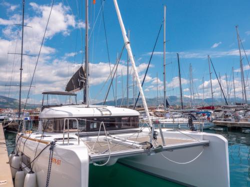 Catamaran Lagoon 40 for charter in Split