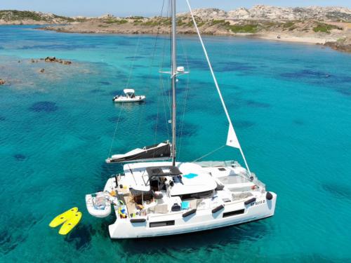 Catamaran Lagoon 40 for hire in Portisco