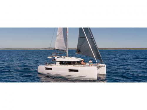Cat Lagoon 40 for rent in Bocca di Magra