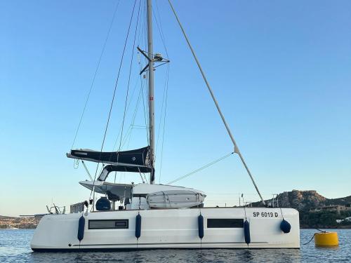 Catamaran Lagoon 40 available for charter in Palau