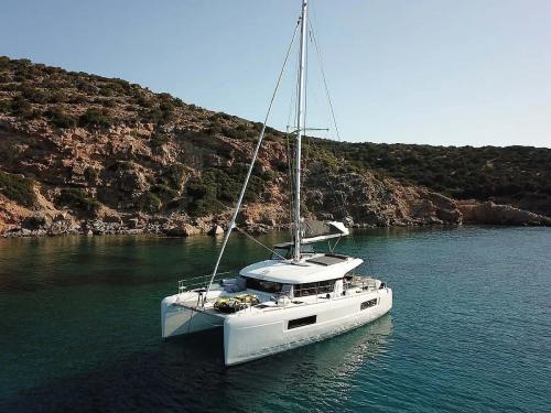 Catamaran Lagoon 40 for rent in Athens
