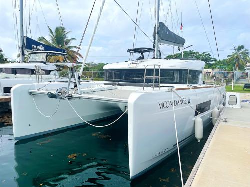 Cat Lagoon 40 for rent in Manuel Reef Marina