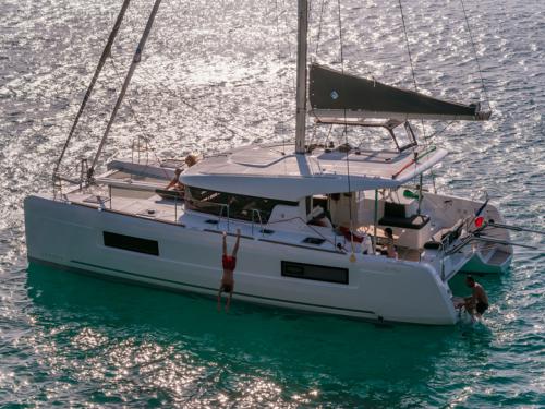 Catamaran Lagoon 40 for rent in Manuel Reef Marina