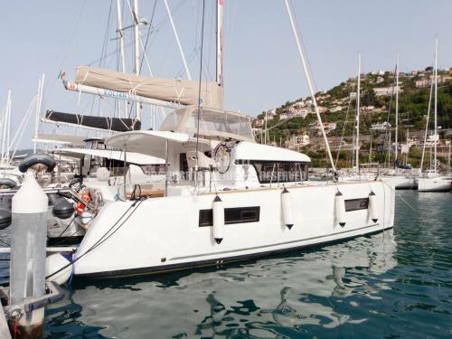 Catamaran Lagoon 40 for hire in Messina