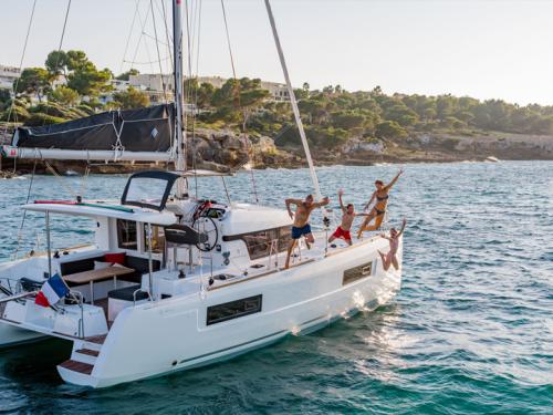 Katamaran Lagoon 40 chartern in Marina Manuel Reef