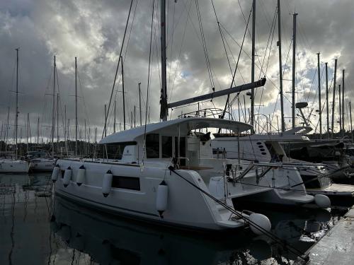 Cat Lagoon 40 for hire in Gouvia