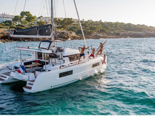Katamaran Lagoon 40 Yachtcharter in Castellammare di Stabia