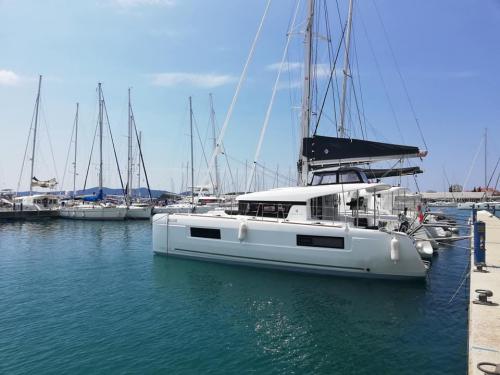 Kat Lagoon 40 chartern in Nanny Cay Town
