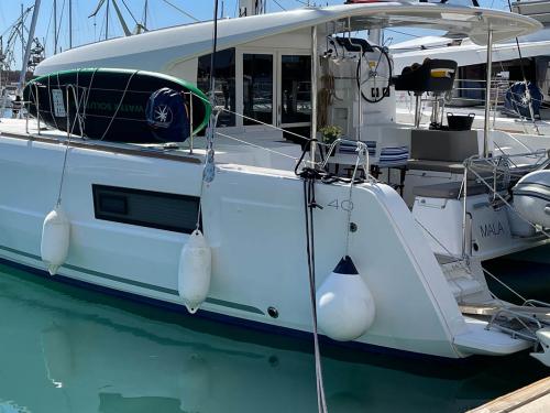 Catamaran Lagoon 40 for hire in Seget