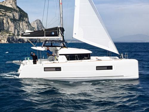 Katamaran Lagoon 40 Yachtcharter in Kastela