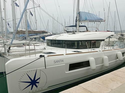 Katamaran Lagoon 40 chartern in Marina Seget Donji