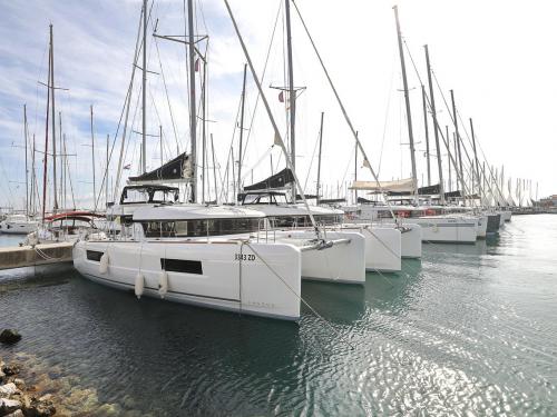 Catamaran Lagoon 40 for rent in Sukosan Bibinje