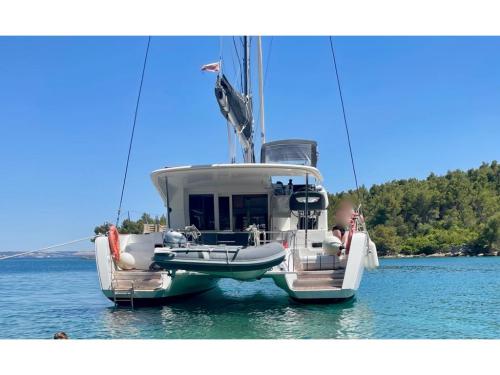 Catamaran Lagoon 40 available for charter in Sibenik