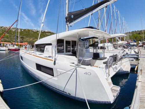 Catamaran Lagoon 40 for rent in Marina Kremik