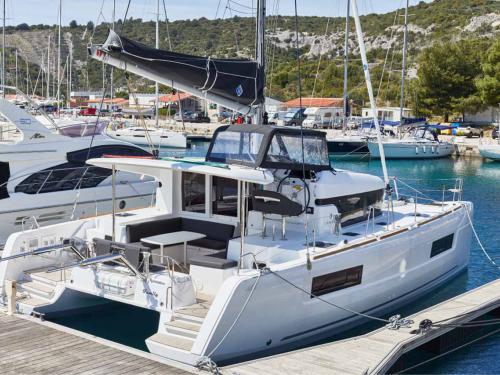 Cat Lagoon 40 for hire in ACI Marina Pomer