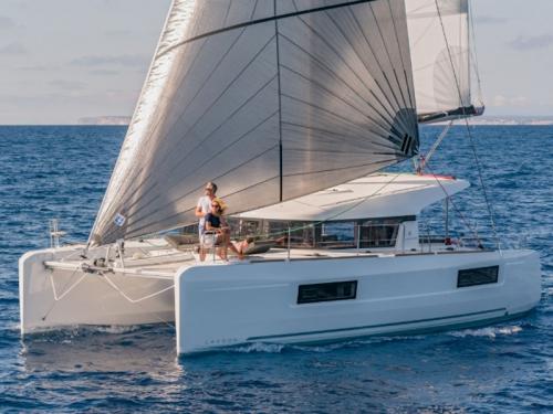 Catamaran Lagoon 40 for charter in Marina of Portoferraio