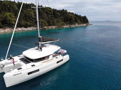 Catamaran Lagoon 40 for hire in Krk