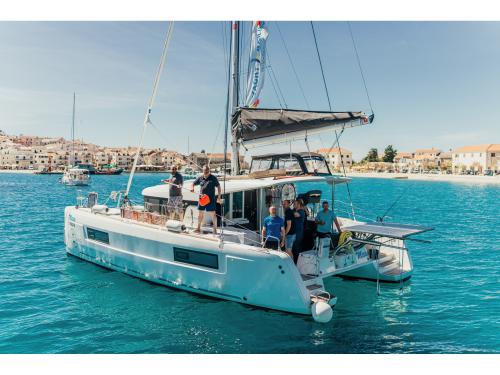Katamaran Lagoon 40 chartern in Sibenik