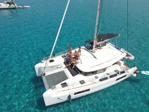 Catamaran Lagoon 40 for rent in Marina di Scarlino